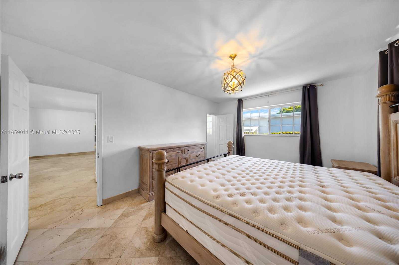 Small Image of 1700 NORTH TREASURE DR, North Bay Village Number 24