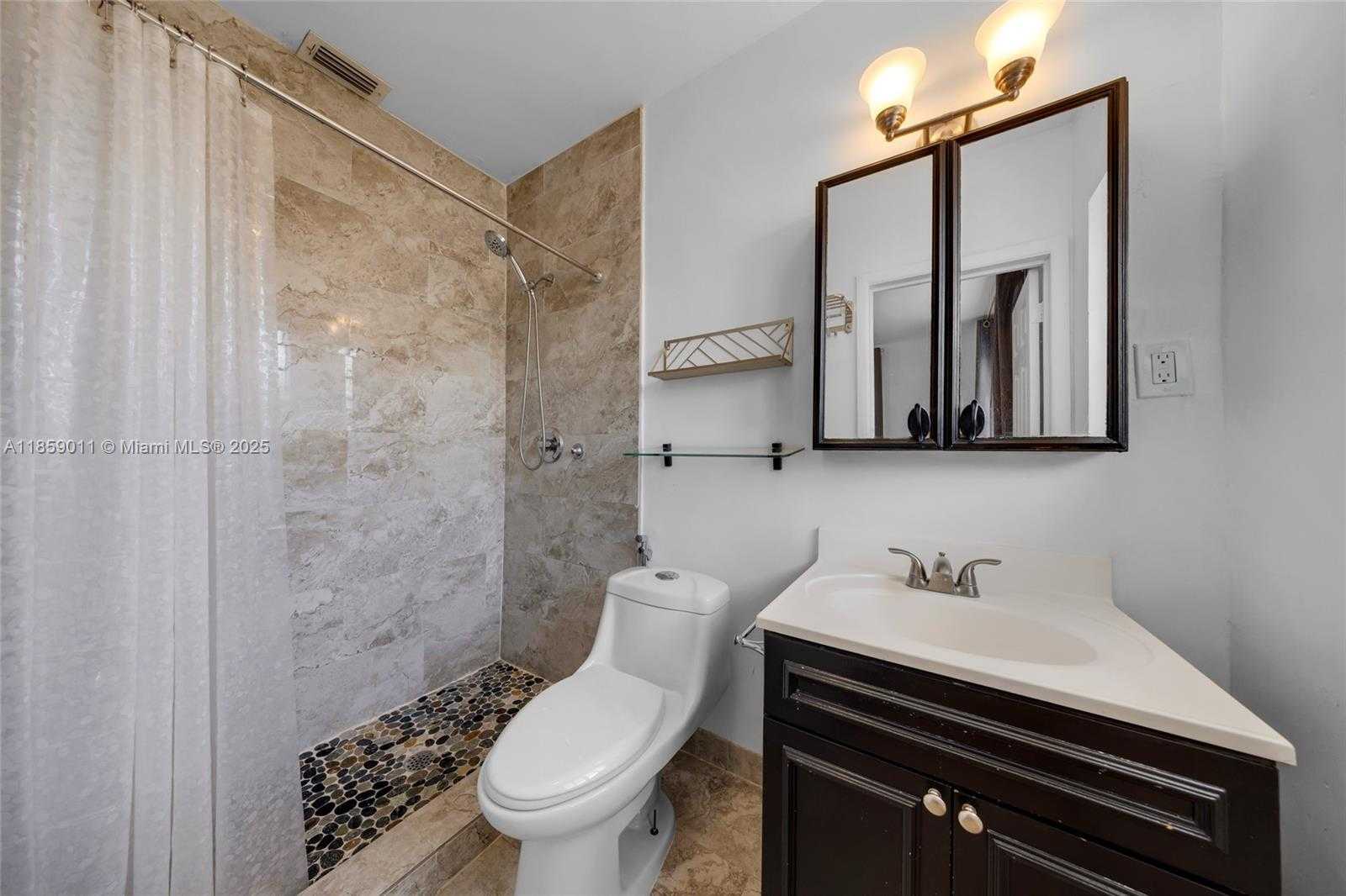 Small Image of 1700 NORTH TREASURE DR, North Bay Village Number 26