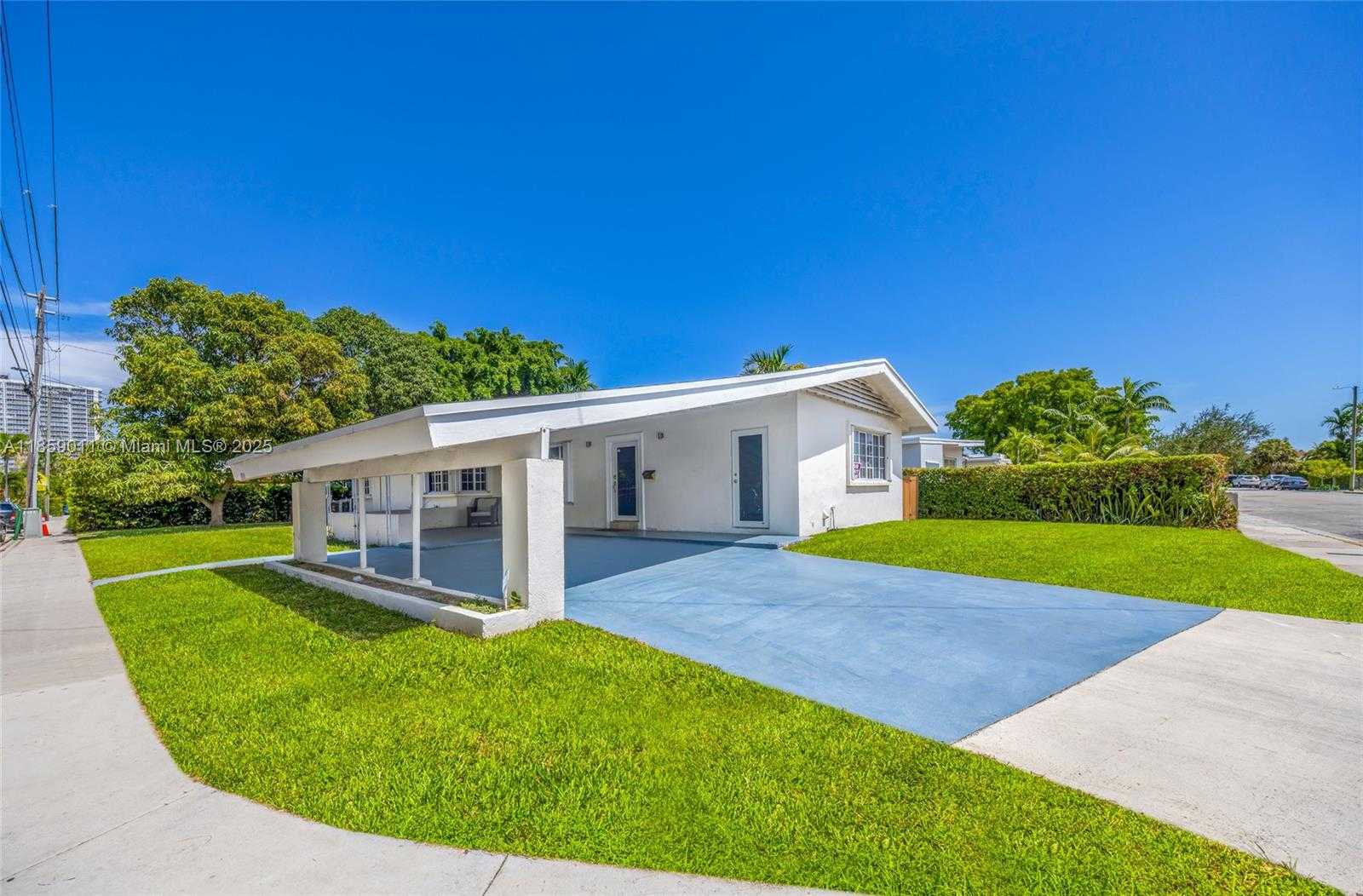 Small Image of 1700 NORTH TREASURE DR, North Bay Village Number 32