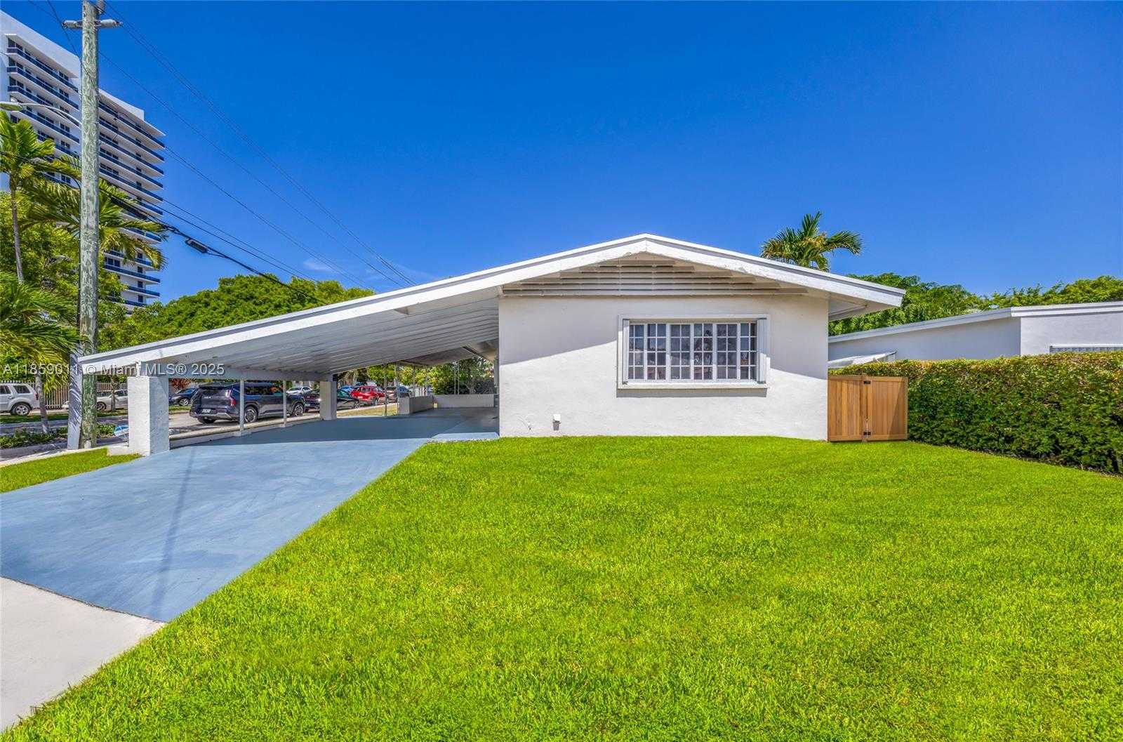 Small Image of 1700 NORTH TREASURE DR, North Bay Village Number 33
