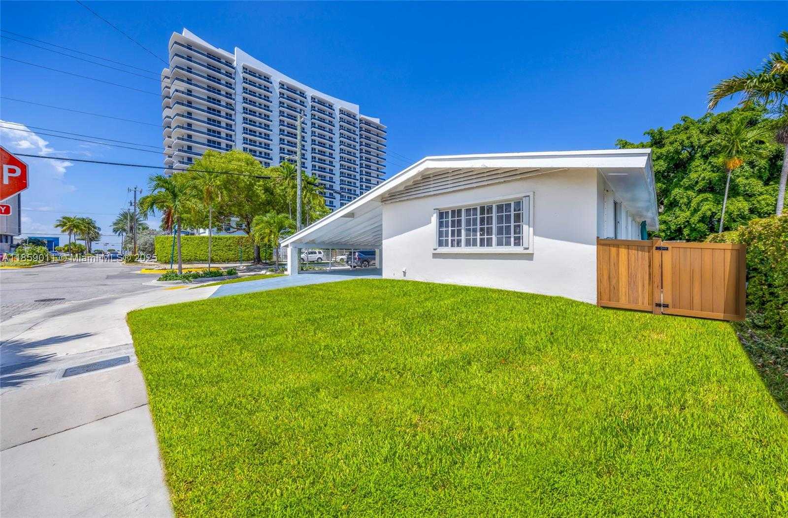 Small Image of 1700 NORTH TREASURE DR, North Bay Village Number 34