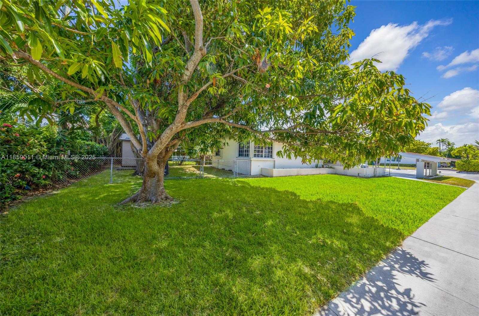 Small Image of 1700 NORTH TREASURE DR, North Bay Village Number 35