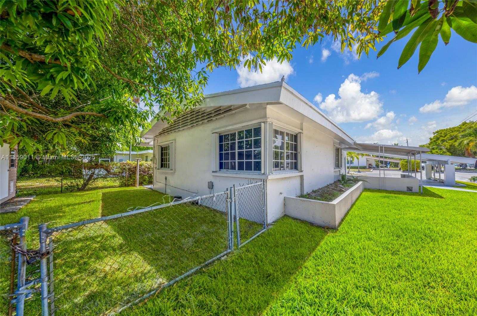 Small Image of 1700 NORTH TREASURE DR, North Bay Village Number 37