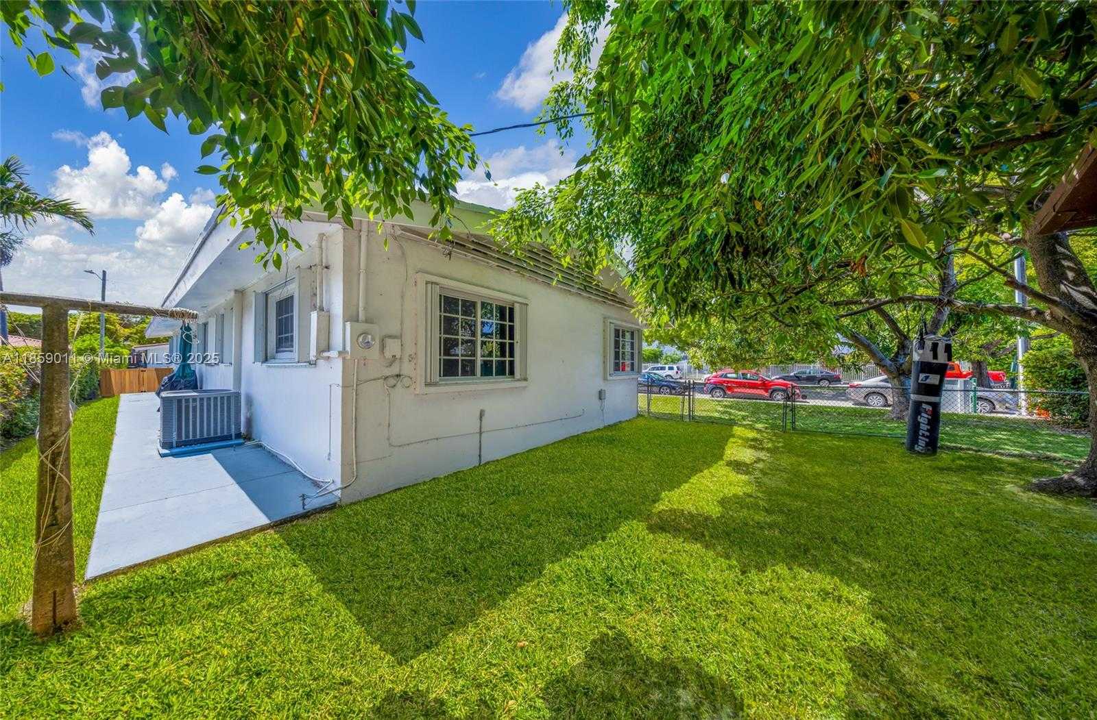 Small Image of 1700 NORTH TREASURE DR, North Bay Village Number 38