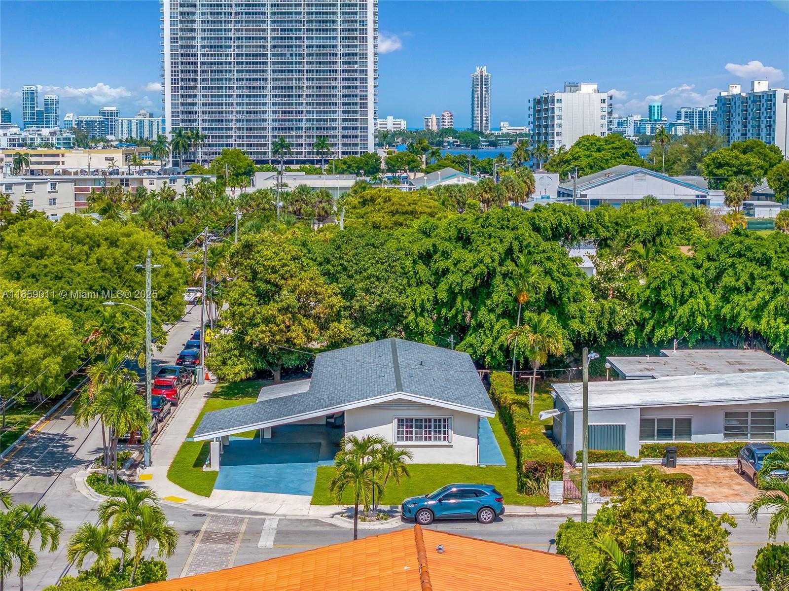 Small Image of 1700 NORTH TREASURE DR, North Bay Village Number 41