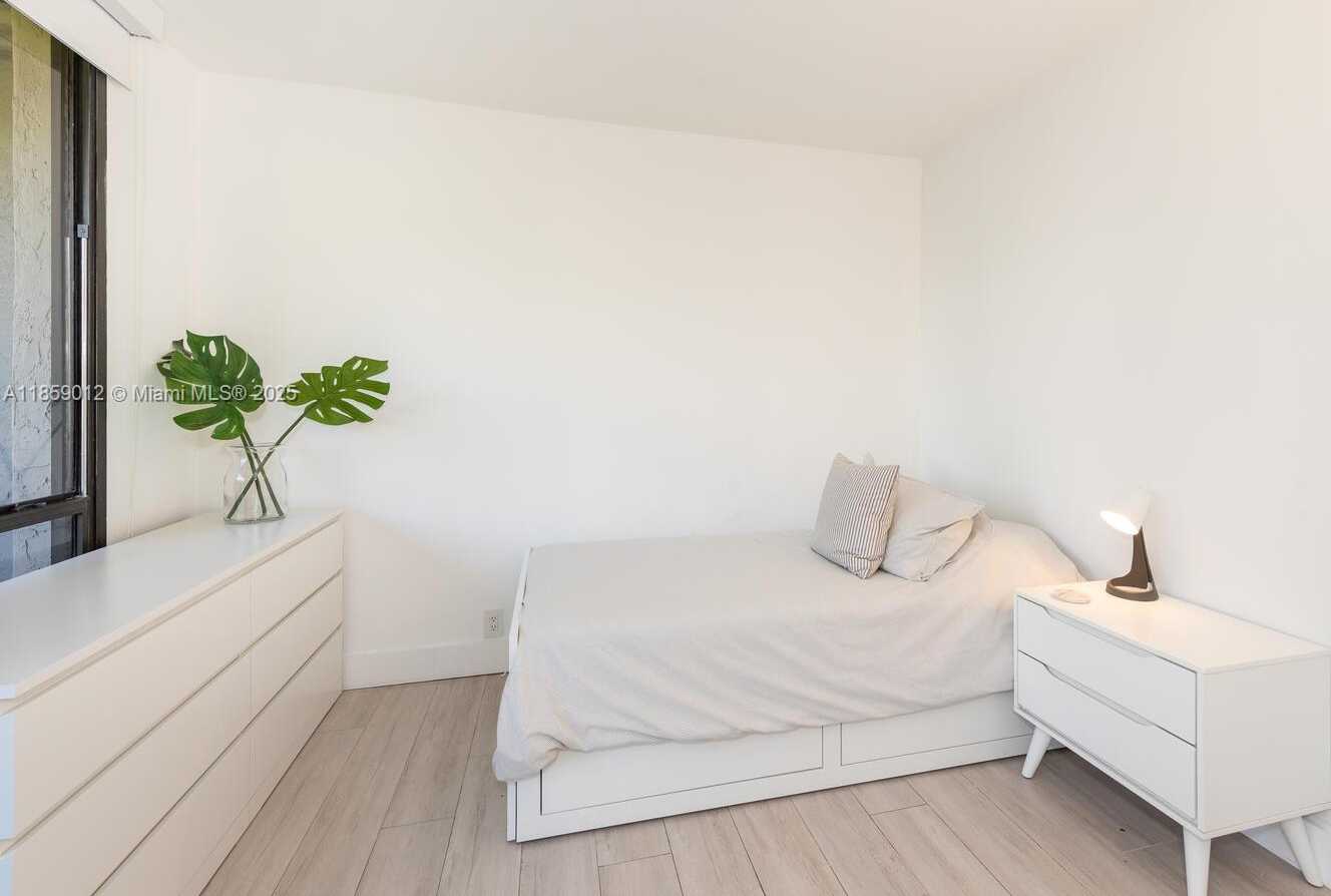 Small Image of 181 CRANDON BLVD #306, Key Biscayne Number 23