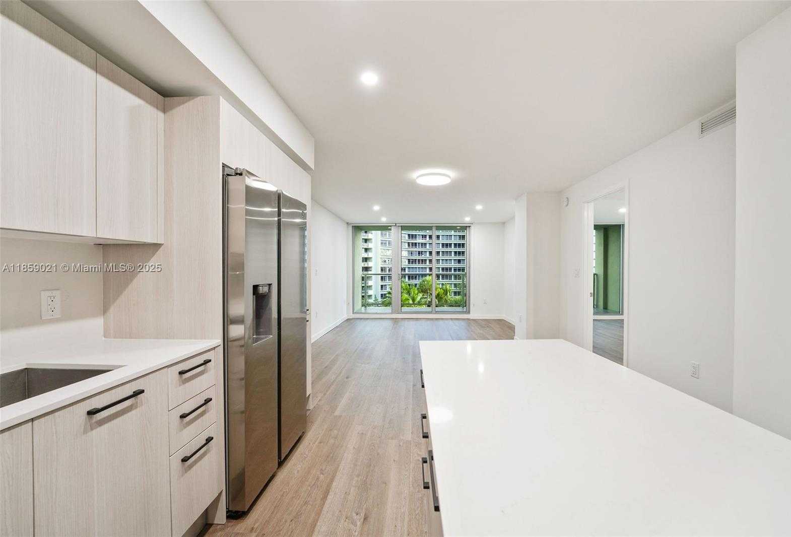 Small Image of 1500 BAY RD #N-1026, Miami Beach Number 3