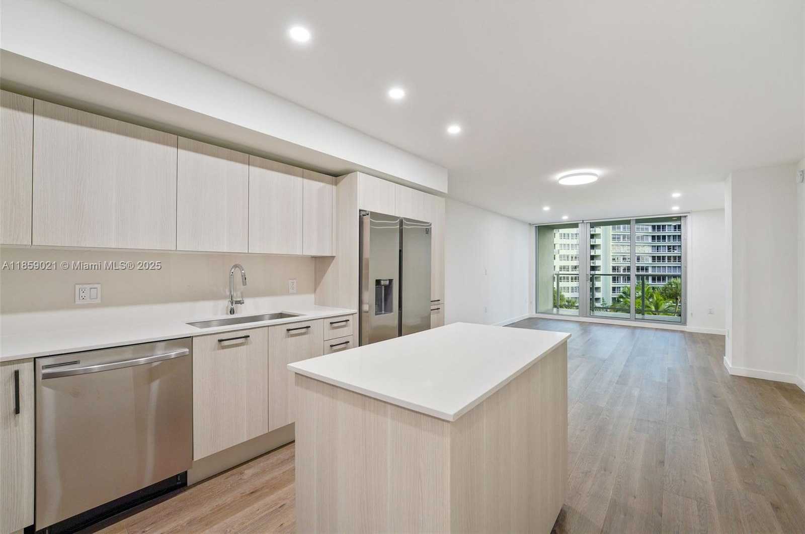 Small Image of 1500 BAY RD #N-1026, Miami Beach Number 4