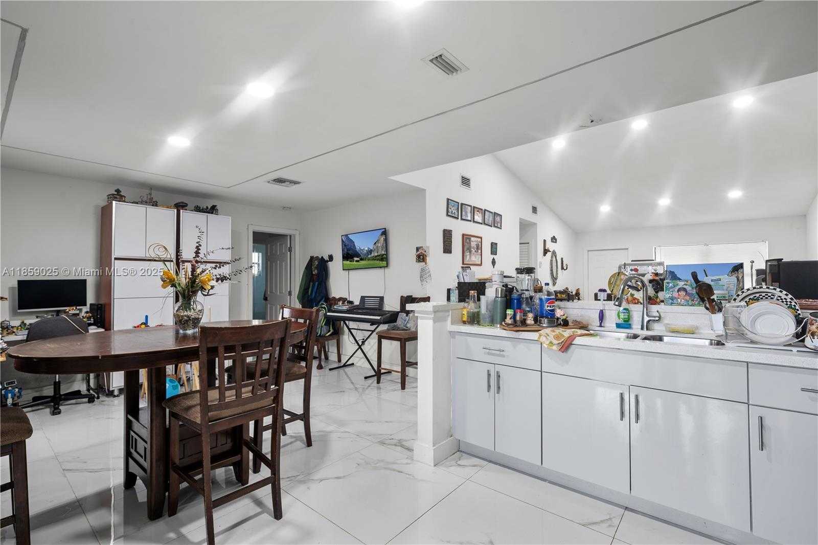 Small Image of 9502 SOUTH WEST 151ST CT #9502, Miami Number 14
