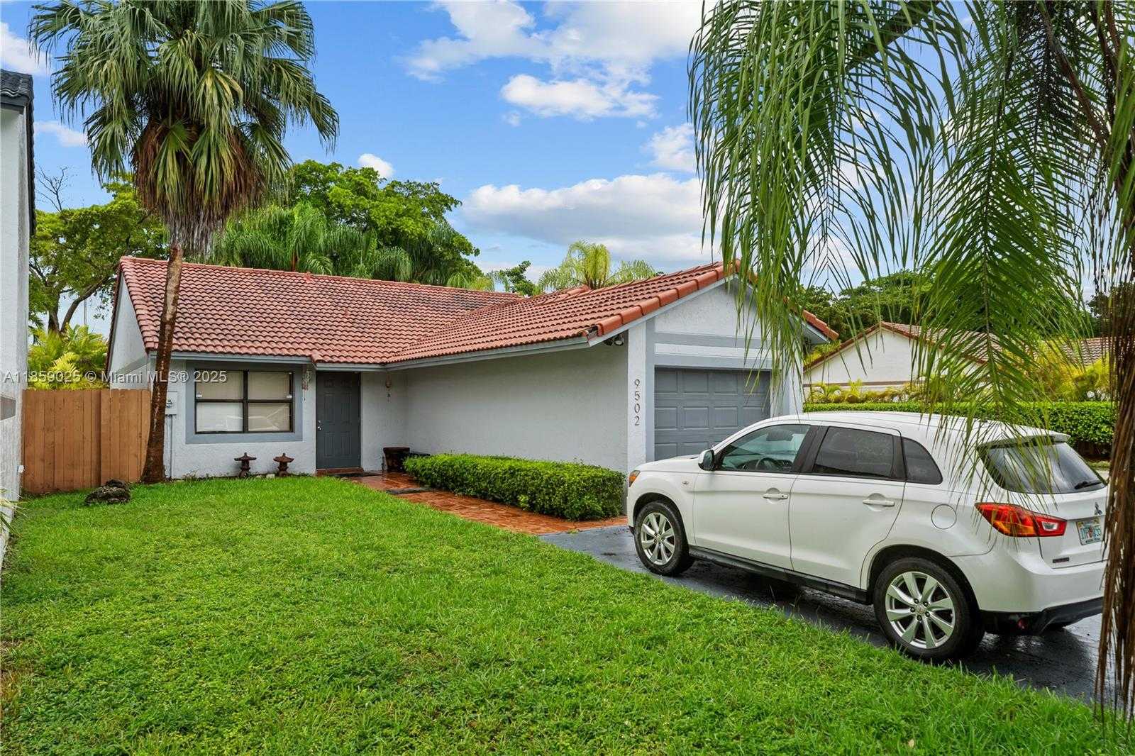 Small Image of 9502 SOUTH WEST 151ST CT #9502, Miami Number 3
