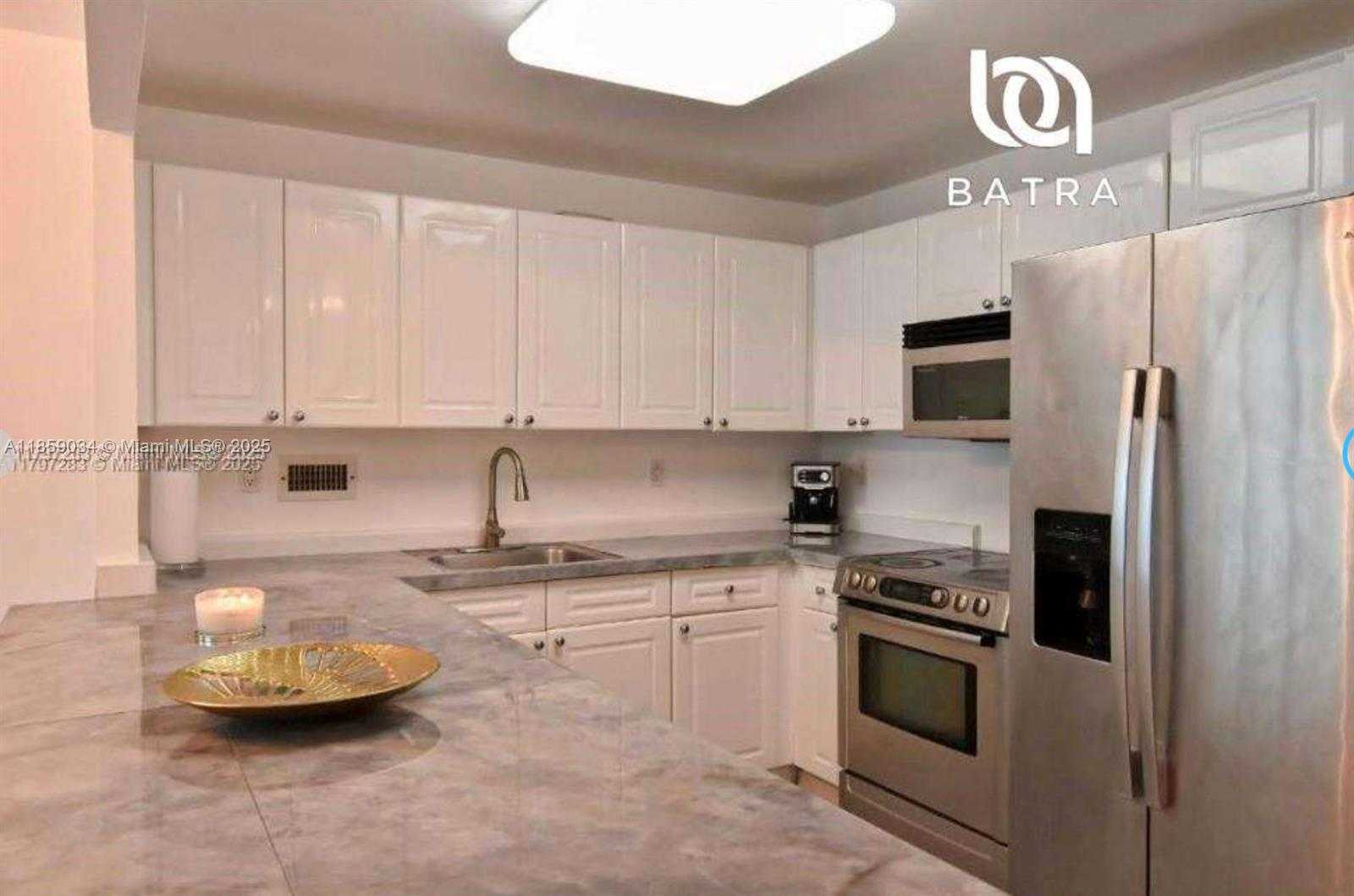 Small Image of 2301 COLLINS AVE #402, Miami Beach Number 3