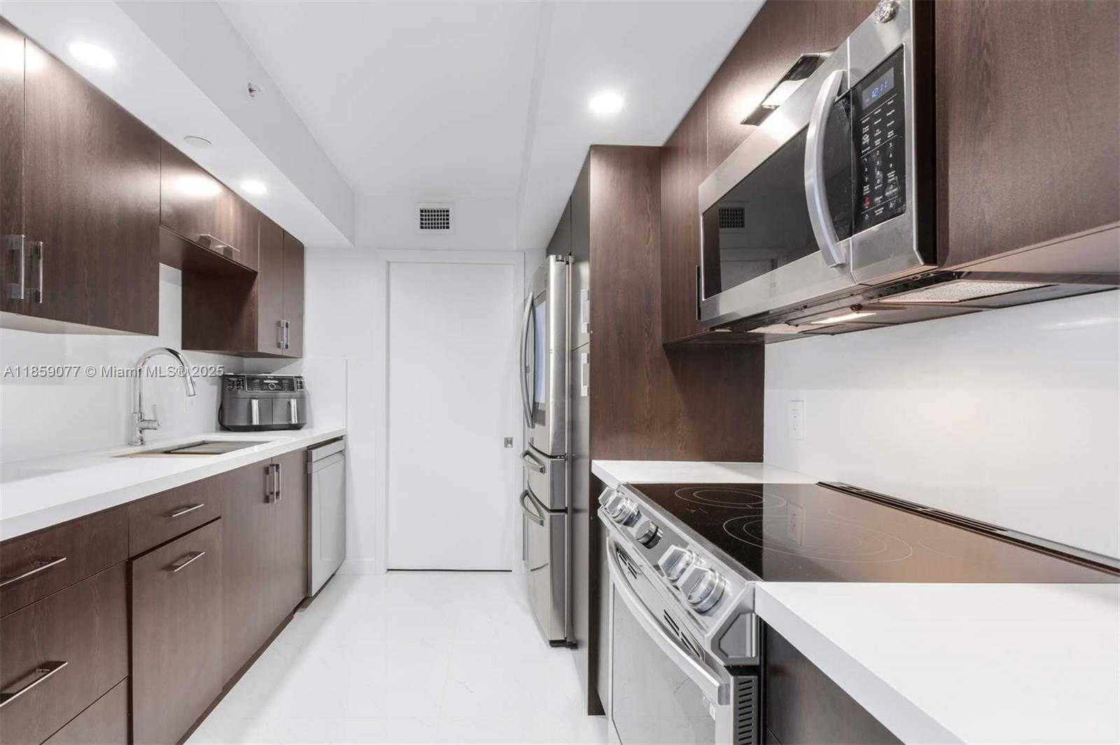 Small Image of 6917 COLLINS AVE #906, Miami Beach Number 11