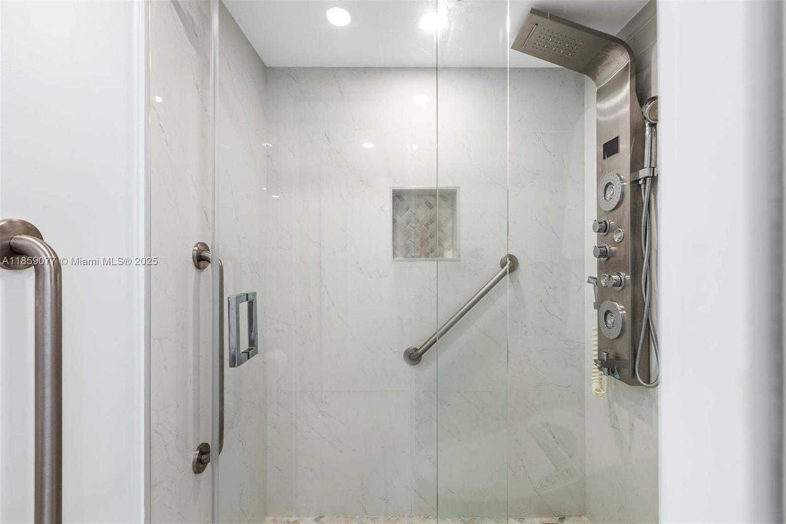 Small Image of 6917 COLLINS AVE #906, Miami Beach Number 17