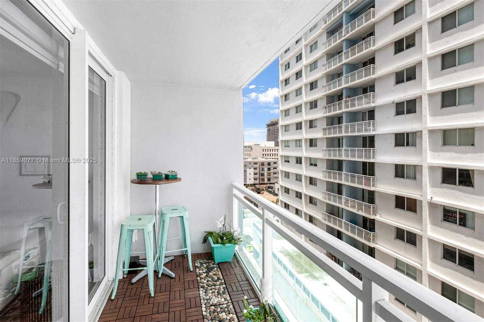 Small Image of 6917 COLLINS AVE #906, Miami Beach Number 19