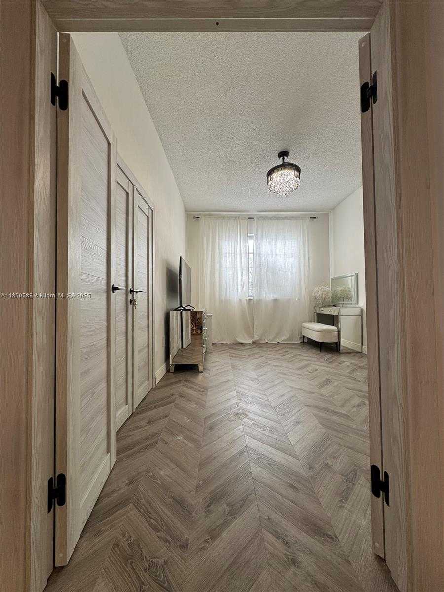 Small Image of 20940 BAY CT #333-3, Aventura Number 13