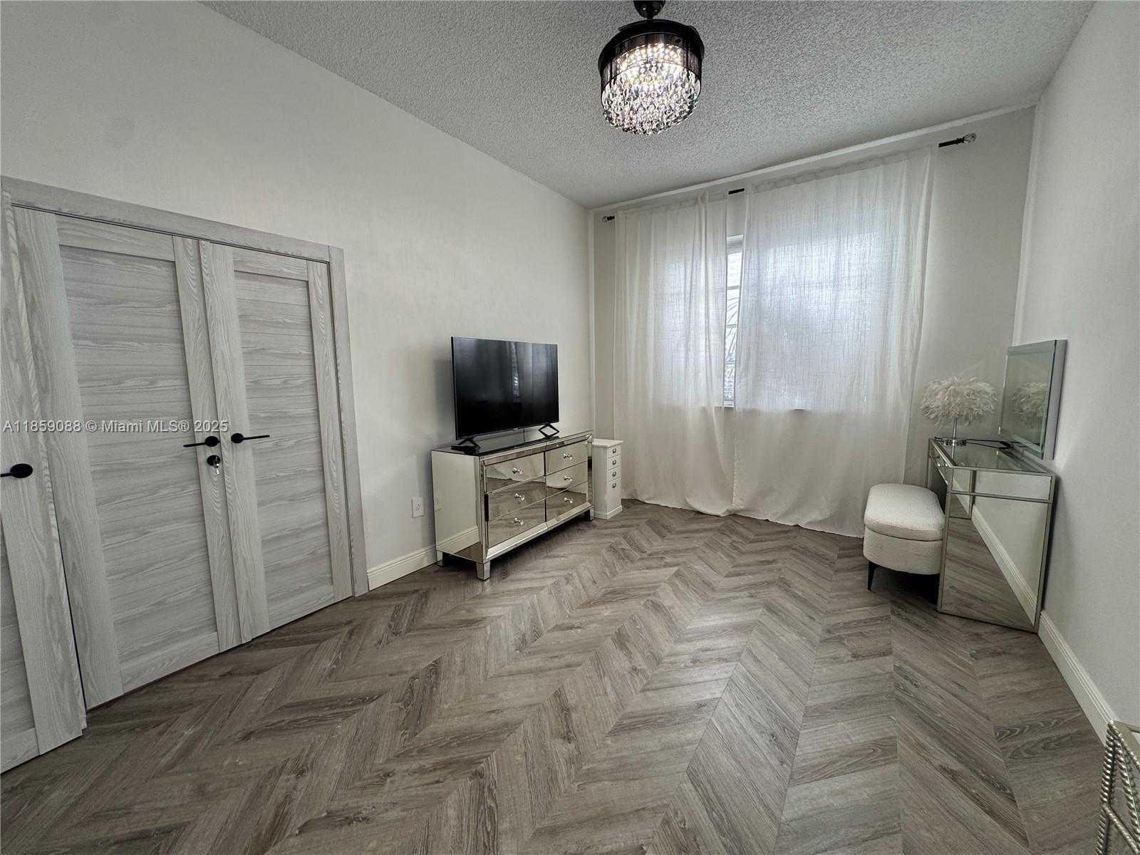 Small Image of 20940 BAY CT #333-3, Aventura Number 16