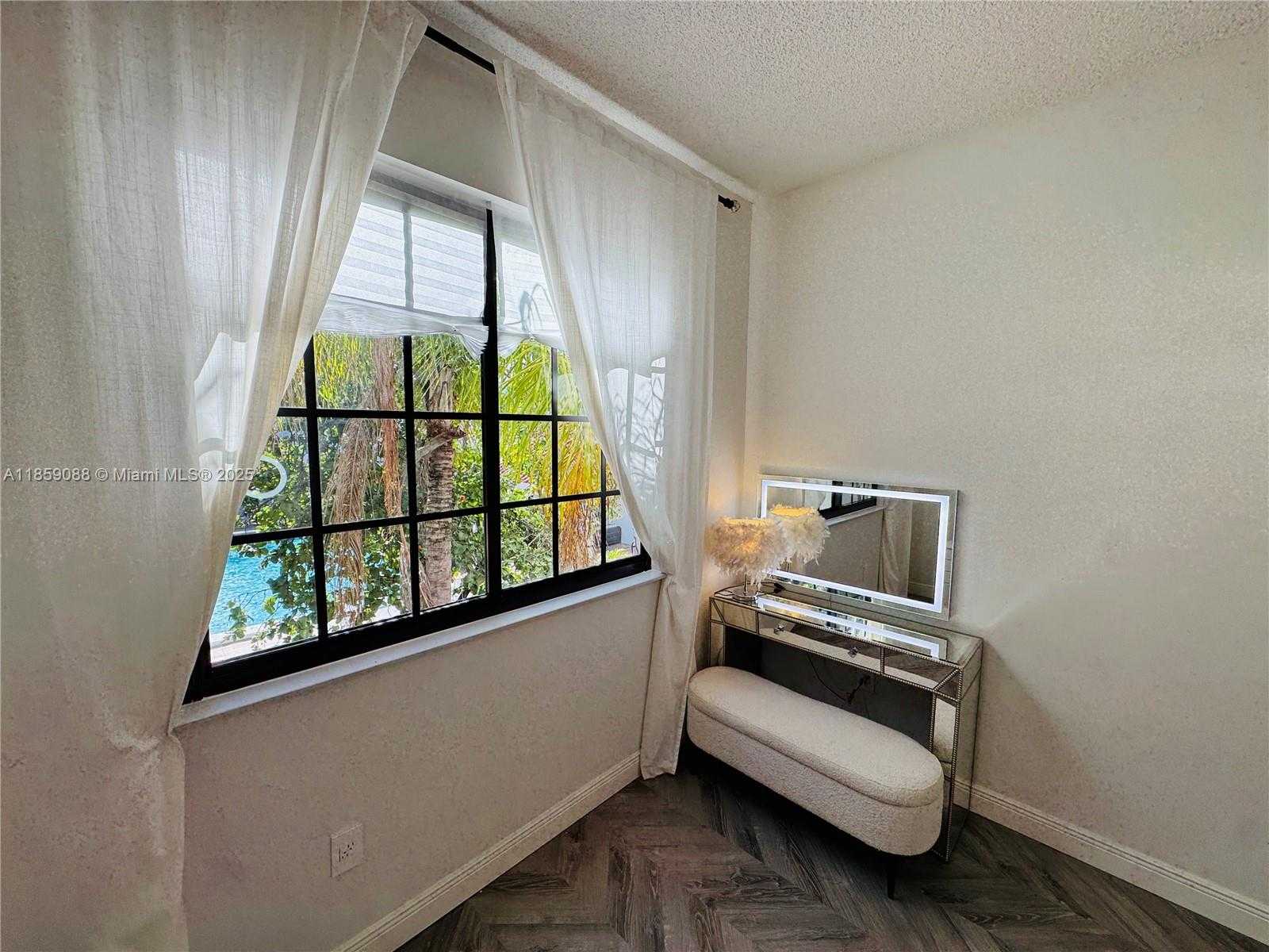 Small Image of 20940 BAY CT #333-3, Aventura Number 17