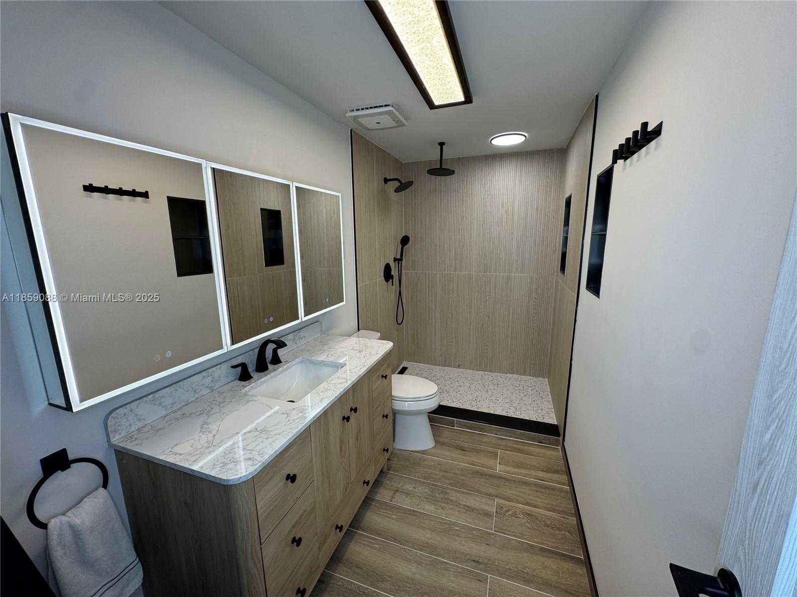 Small Image of 20940 BAY CT #333-3, Aventura Number 20