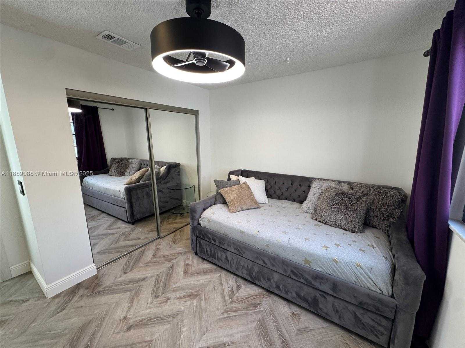 Small Image of 20940 BAY CT #333-3, Aventura Number 25