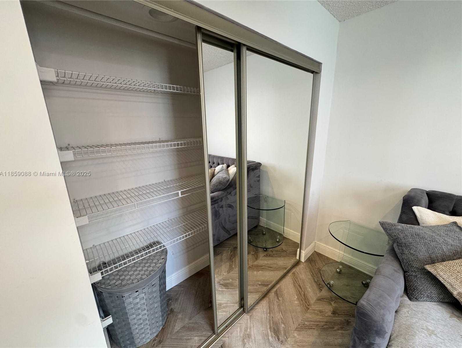 Small Image of 20940 BAY CT #333-3, Aventura Number 31