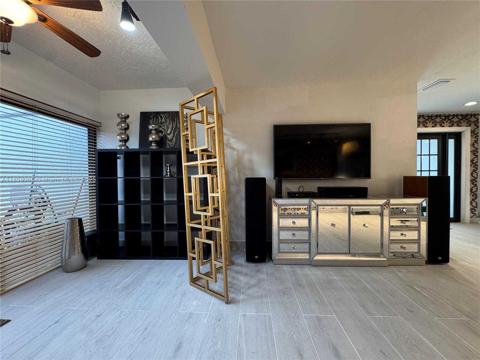 Small Image of 20940 BAY CT #333-3, Aventura Number 6