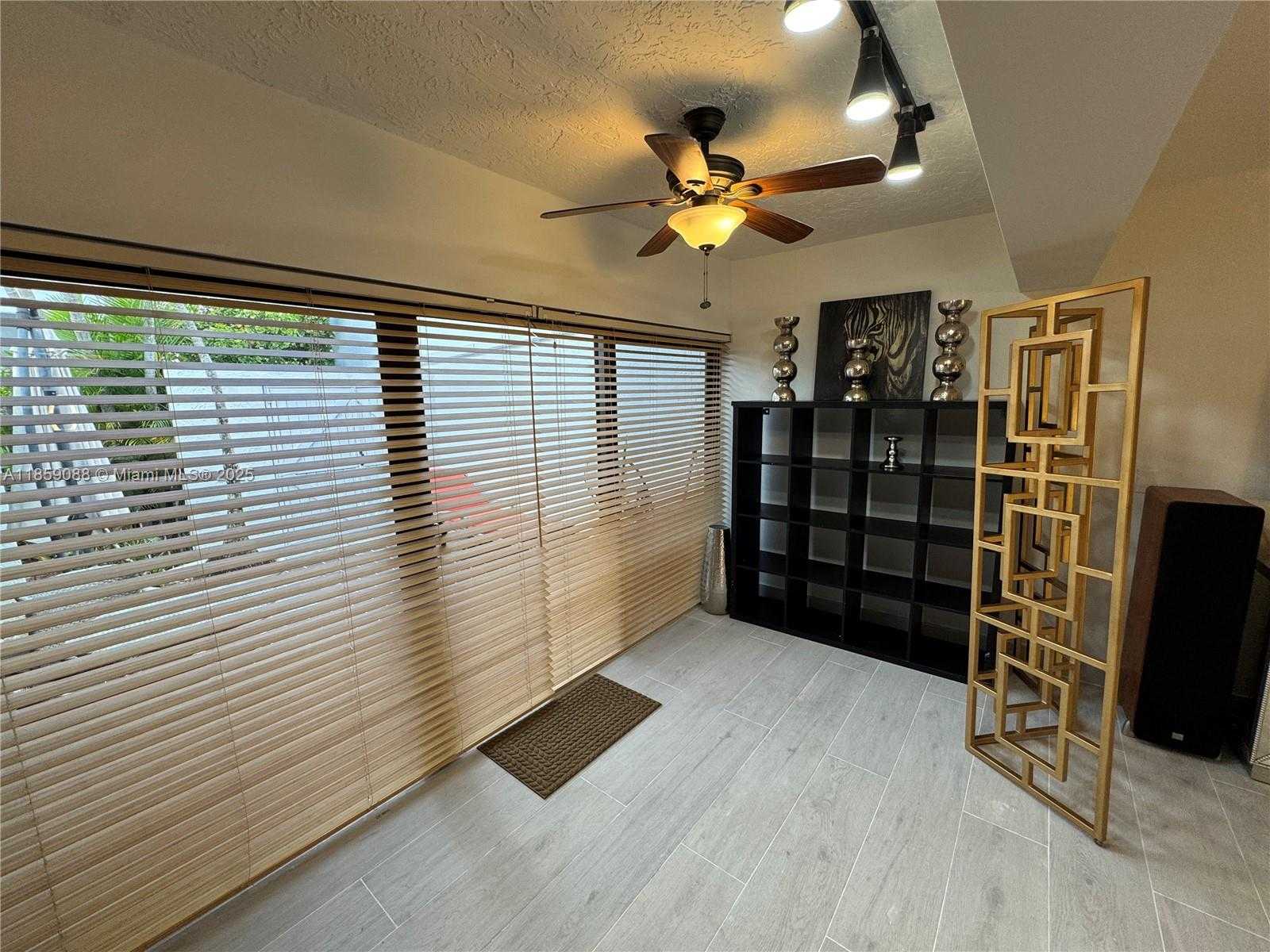 Small Image of 20940 BAY CT #333-3, Aventura Number 8