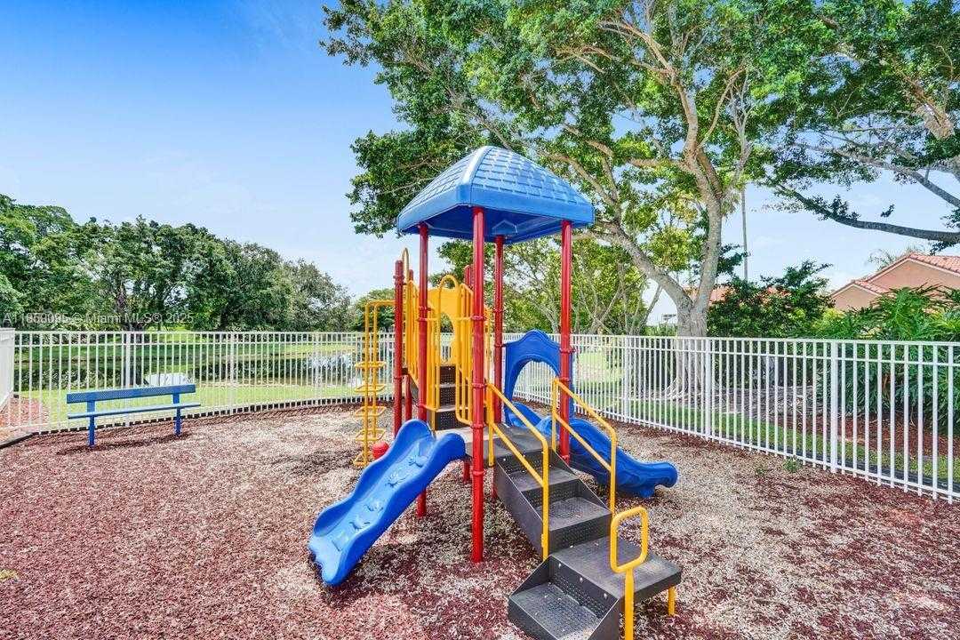Small Image of 285 BRIDGETON WAY, Weston Number 32