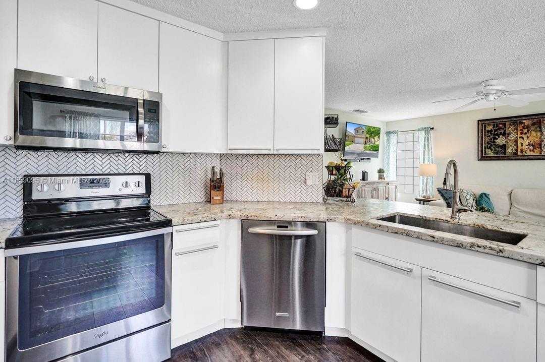 Small Image of 285 BRIDGETON WAY, Weston Number 4