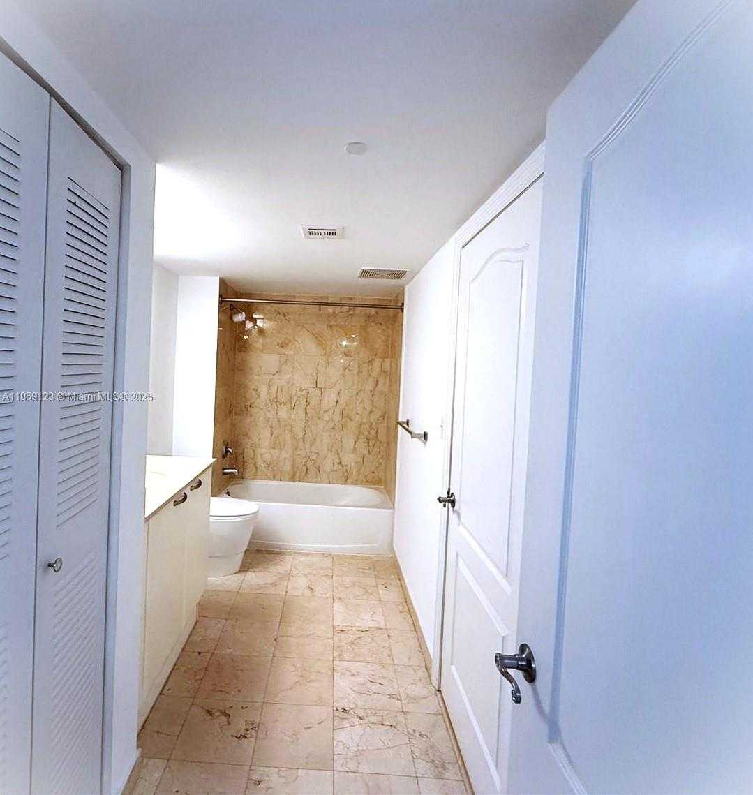 Small Image of 2101 BRICKELL AVE #1711, Miami Number 30