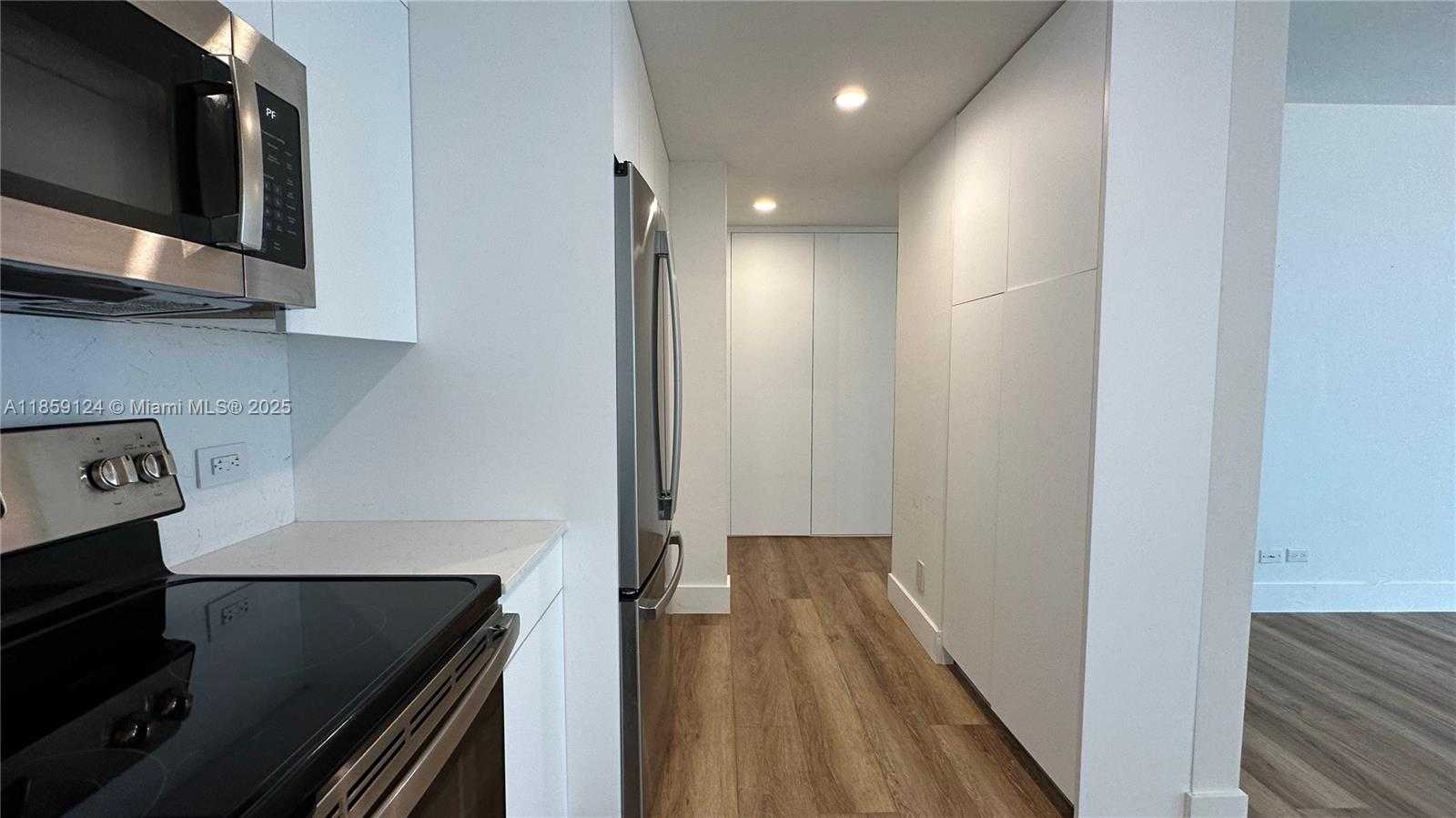 Small Image of 1408 BRICKELL BAY DR #907, Miami Number 15