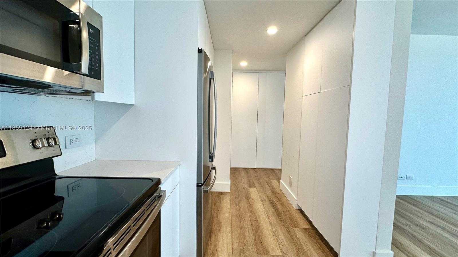 Small Image of 1408 BRICKELL BAY DR #907, Miami Number 16