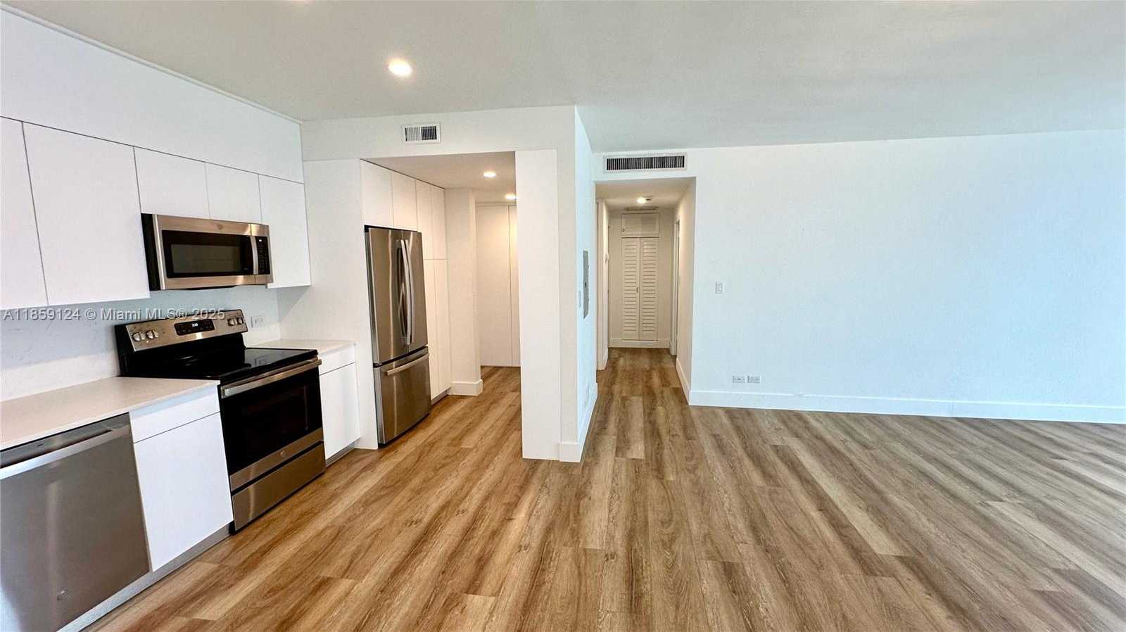 Small Image of 1408 BRICKELL BAY DR #907, Miami Number 18