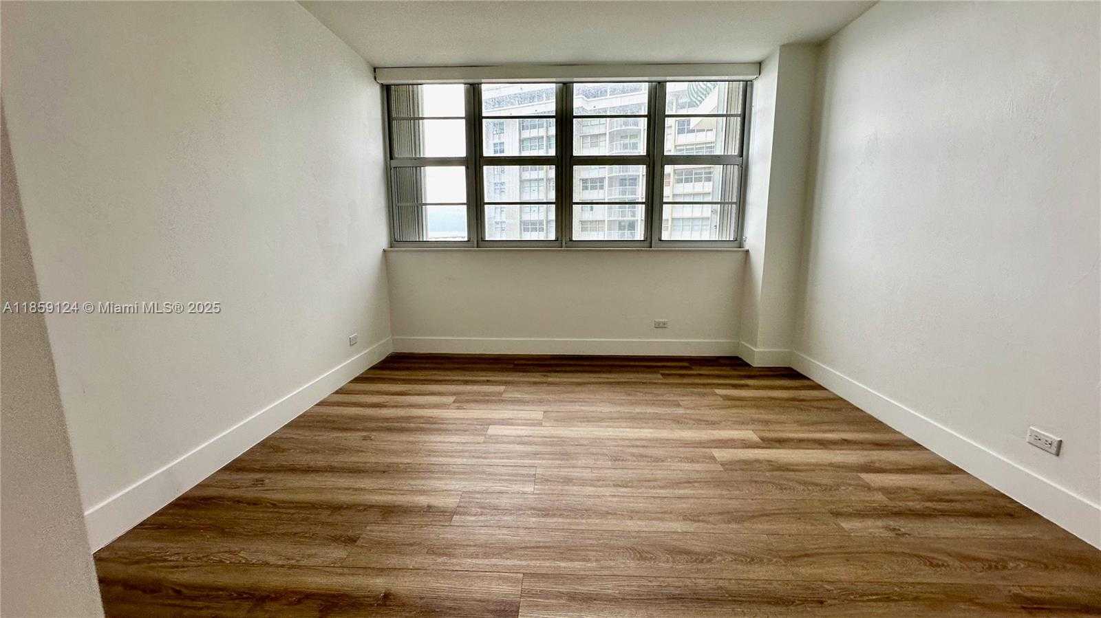 Small Image of 1408 BRICKELL BAY DR #907, Miami Number 6