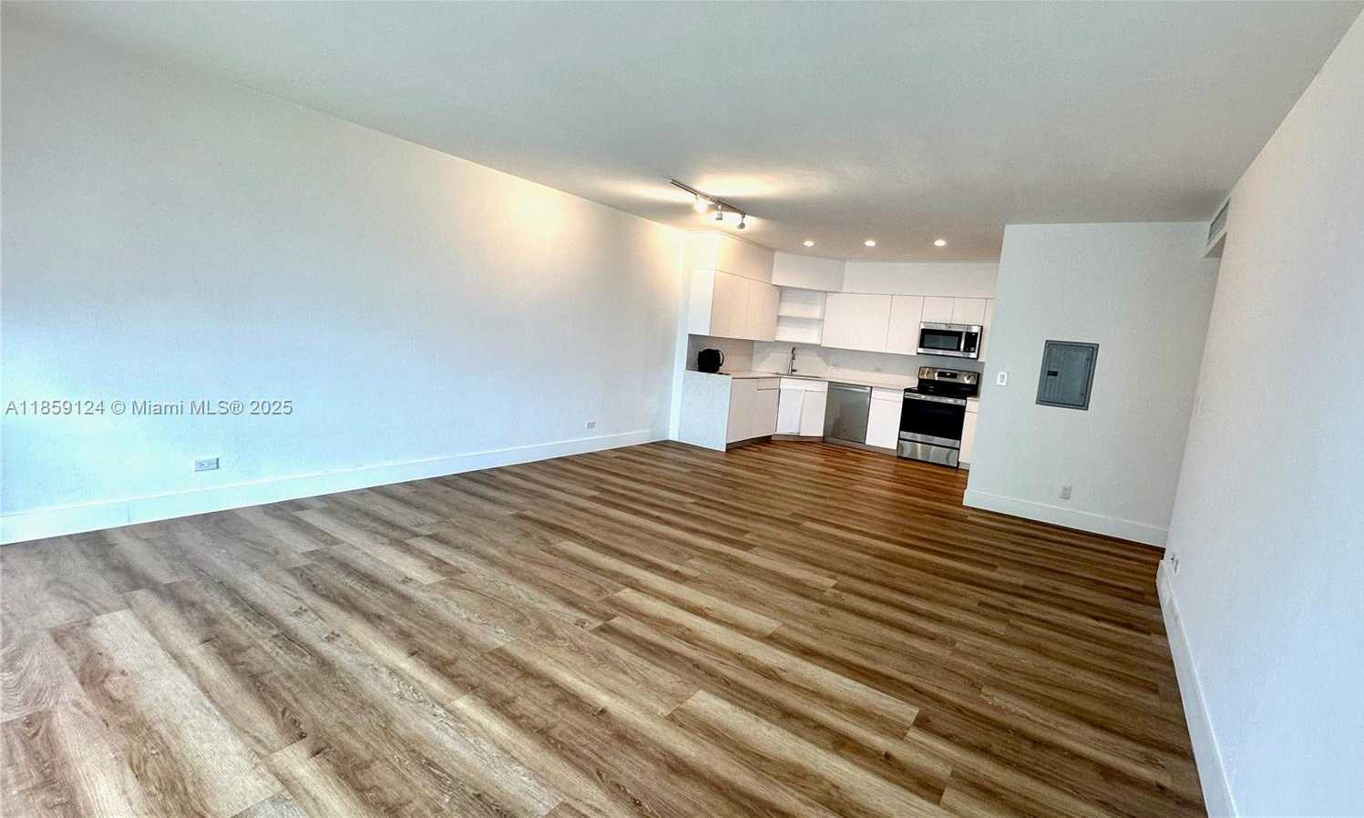 Small Image of 1408 BRICKELL BAY DR #907, Miami Number 7