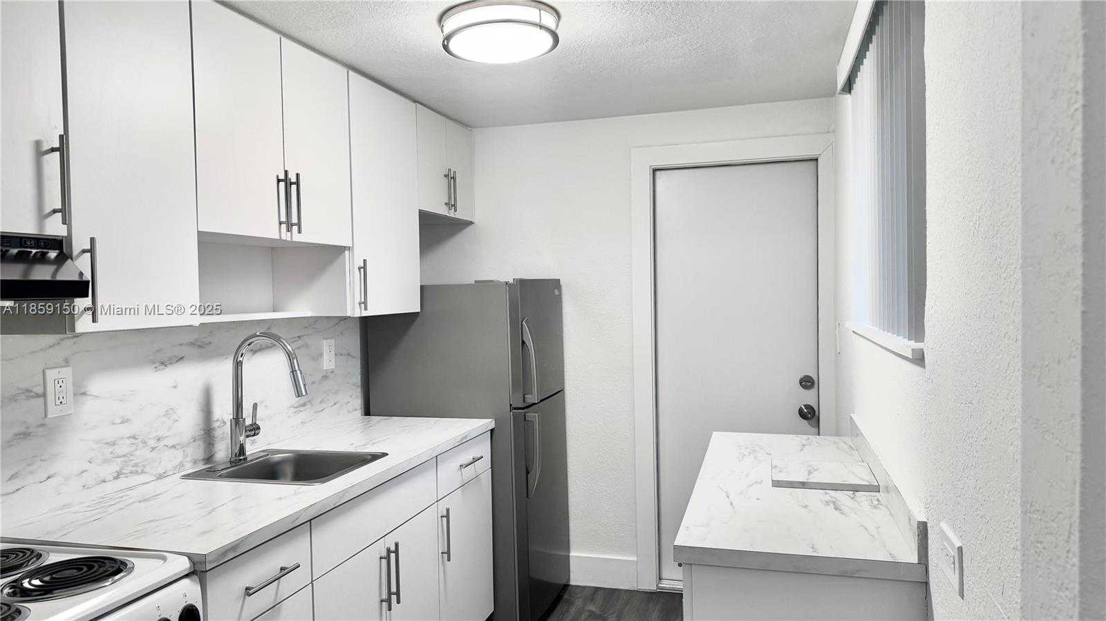 Small Image of 7619 ABBOTT AVE #10, Miami Beach Number 3