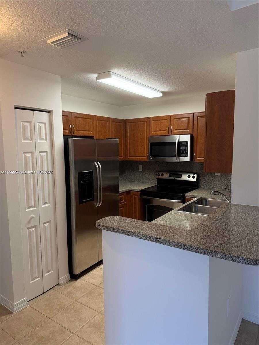 Small Image of 906 SOUTH WEST 143RD AVE #502, Pembroke Pines Number 8