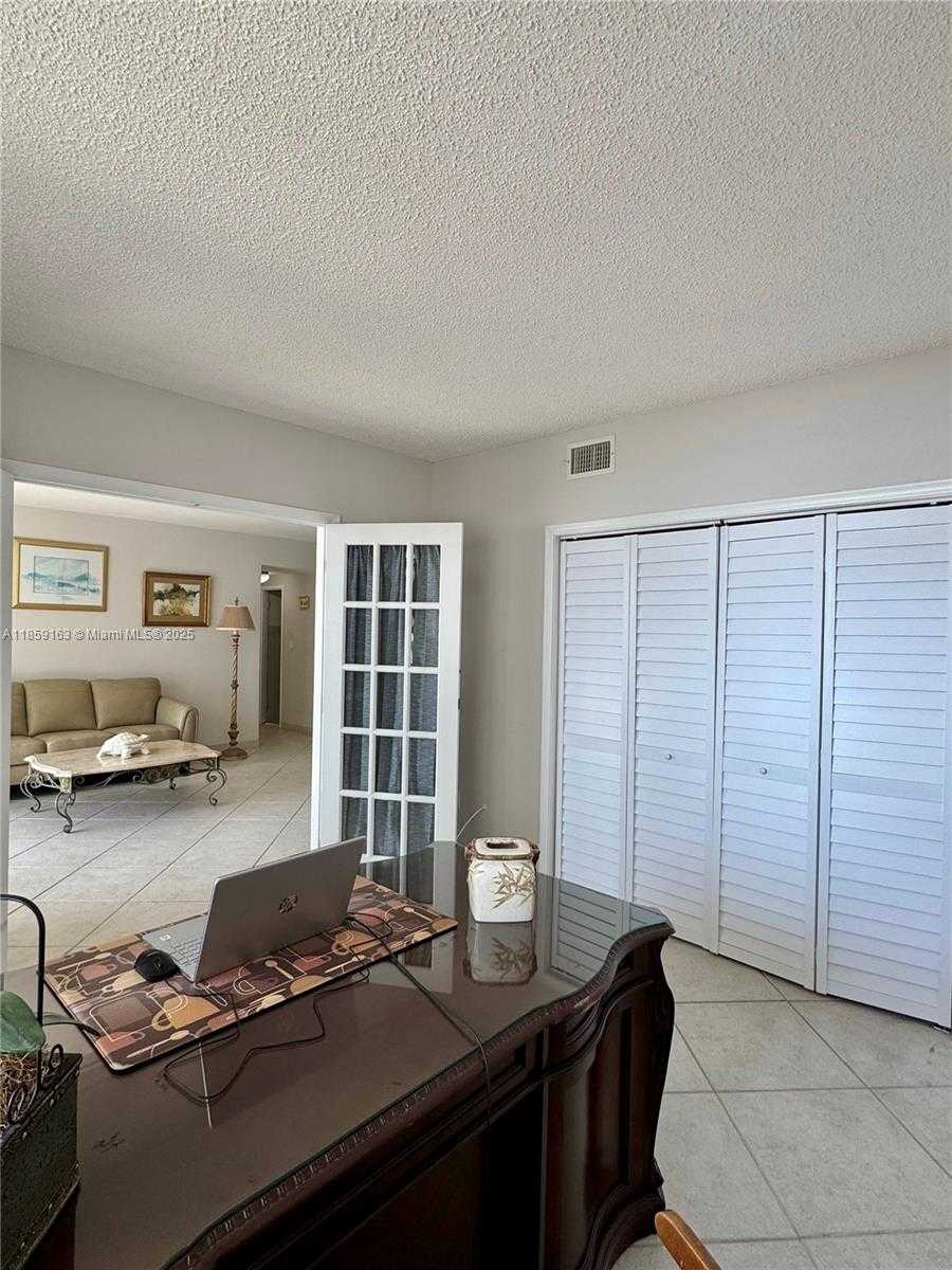 Small Image of 5825 COLLINS AVE #7K, Miami Beach Number 10