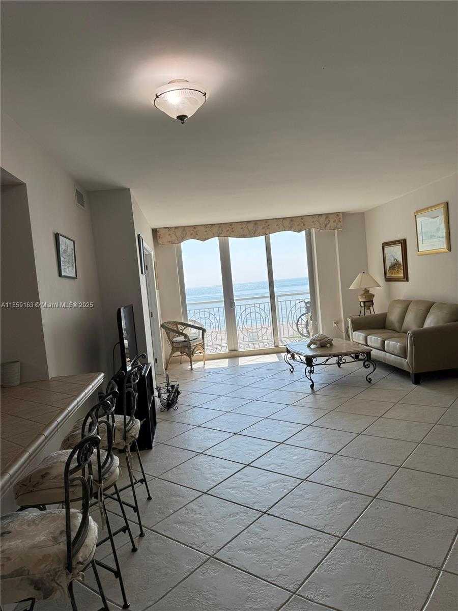 Small Image of 5825 COLLINS AVE #7K, Miami Beach Number 2