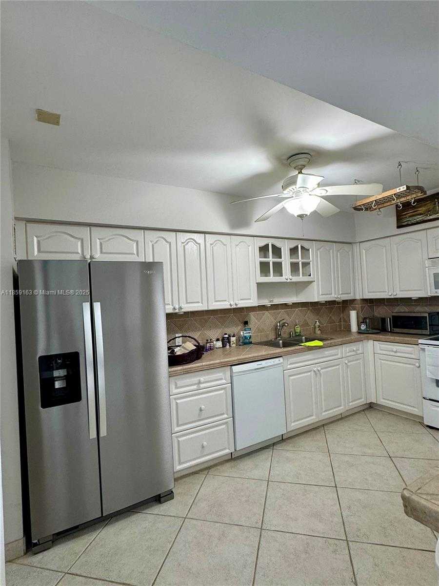 Small Image of 5825 COLLINS AVE #7K, Miami Beach Number 4