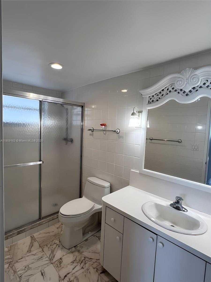 Small Image of 5825 COLLINS AVE #7K, Miami Beach Number 8