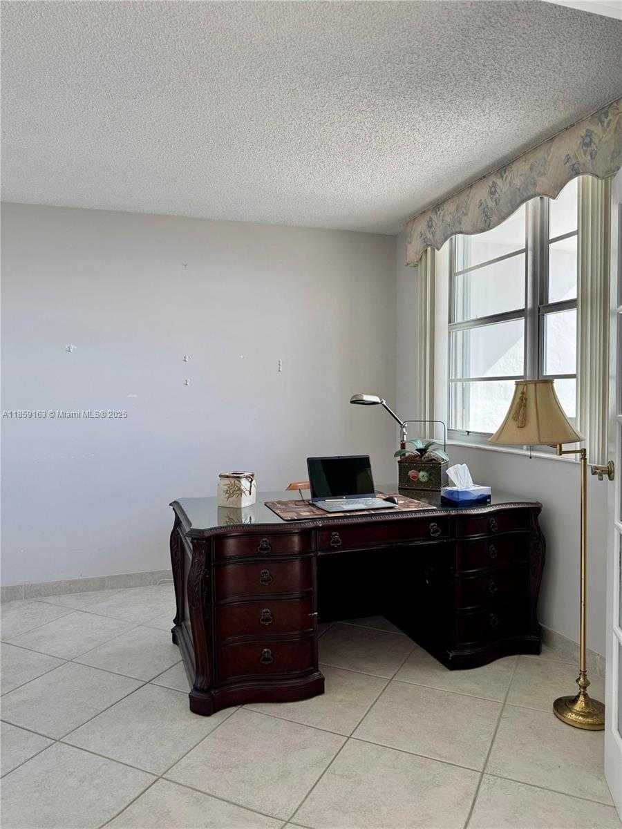 Small Image of 5825 COLLINS AVE #7K, Miami Beach Number 9