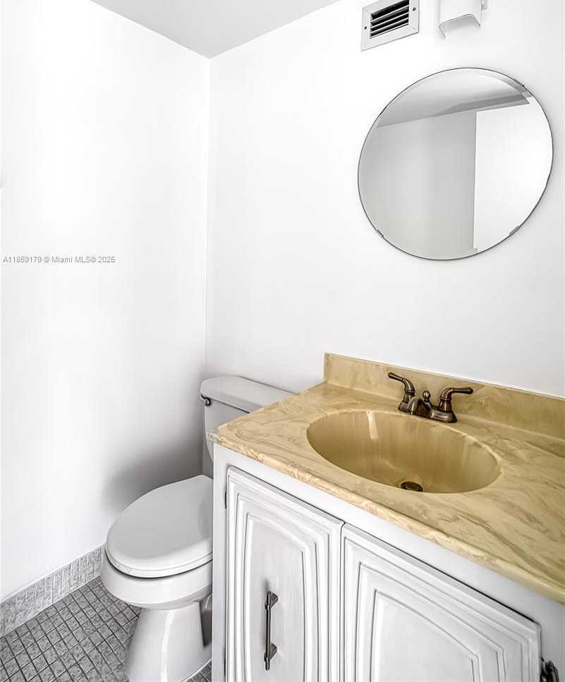 Small Image of 601 THREE ISLANDS BLVD #416, Hallandale Beach Number 31