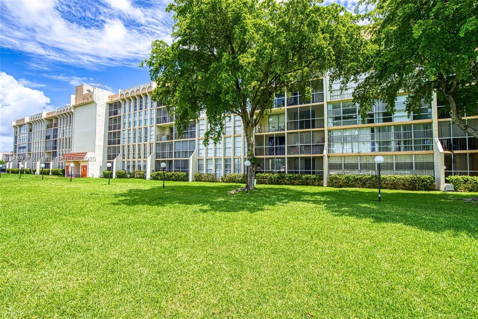 Small Image of 601 THREE ISLANDS BLVD #416, Hallandale Beach Number 38