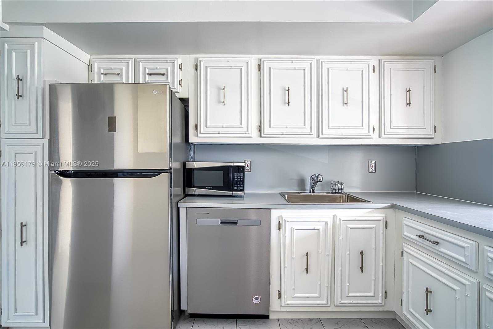 Small Image of 601 THREE ISLANDS BLVD #416, Hallandale Beach Number 4