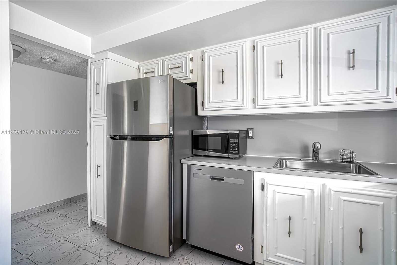 Small Image of 601 THREE ISLANDS BLVD #416, Hallandale Beach Number 5