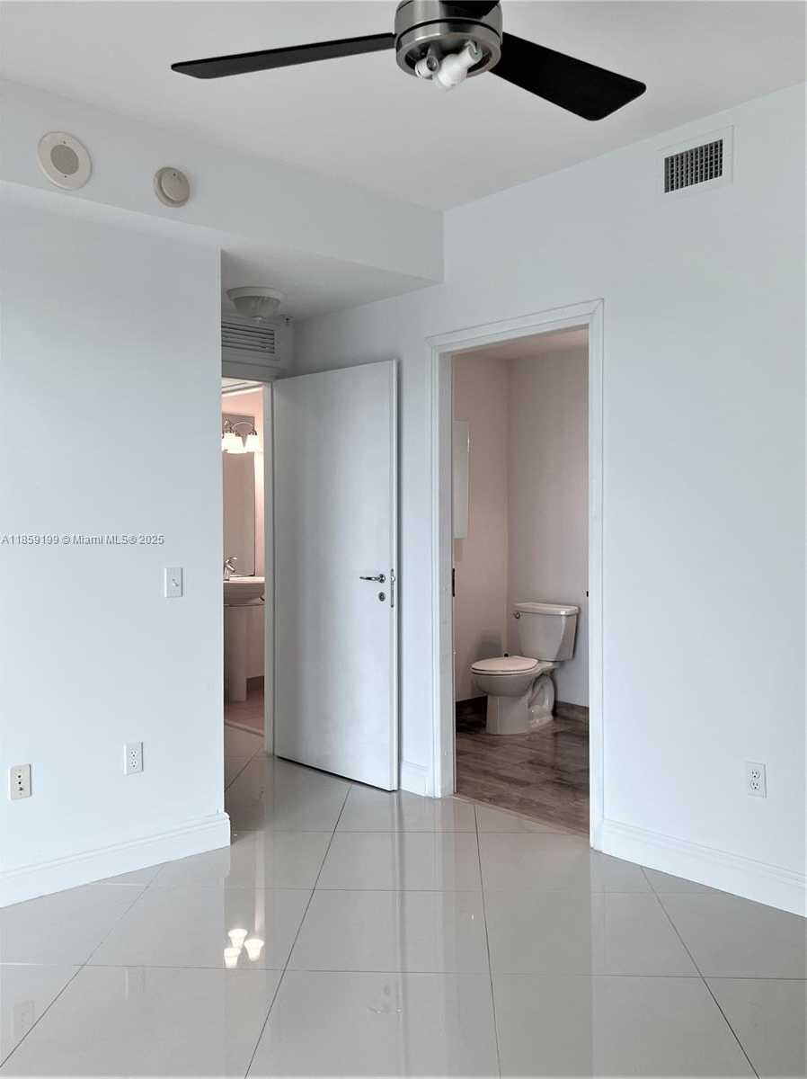 Small Image of 300 SOUTH BISCAYNE BLVD #T-3005, Miami Number 12