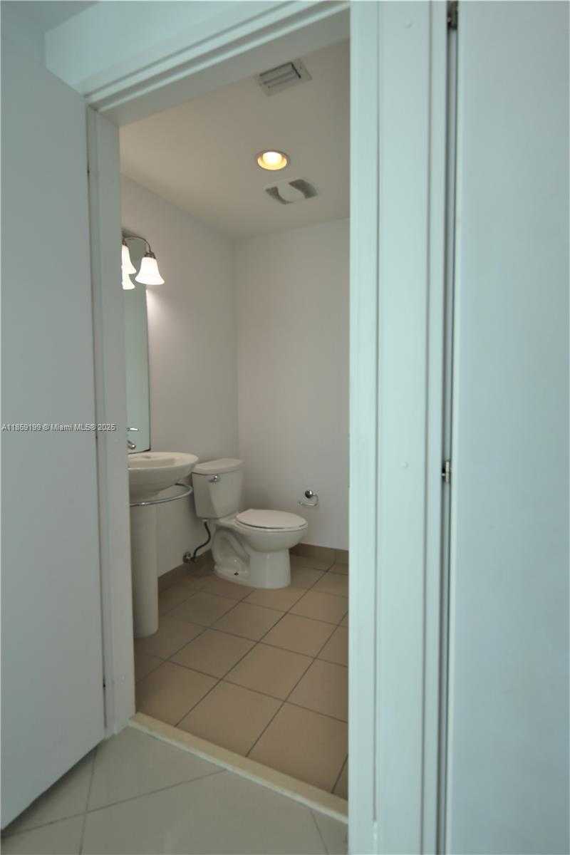 Small Image of 300 SOUTH BISCAYNE BLVD #T-3005, Miami Number 13