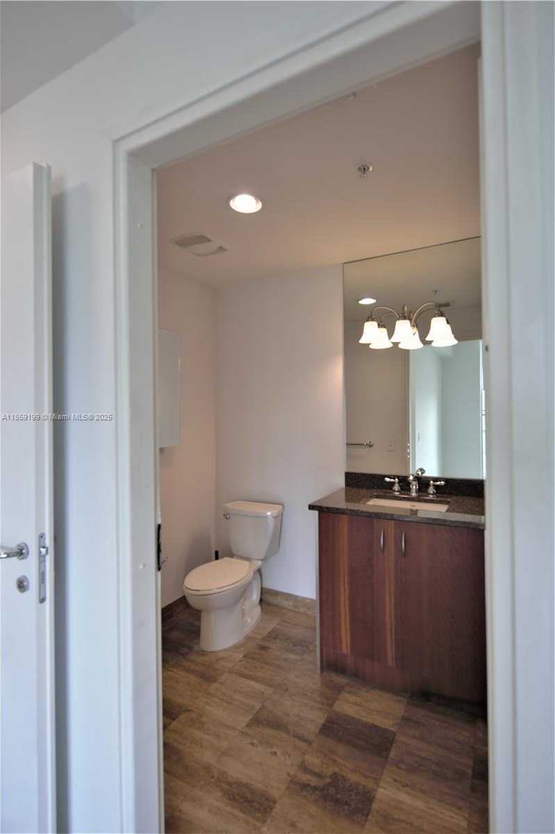 Small Image of 300 SOUTH BISCAYNE BLVD #T-3005, Miami Number 14