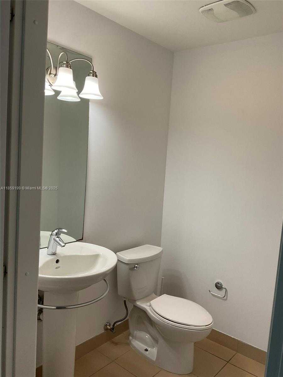 Small Image of 300 SOUTH BISCAYNE BLVD #T-3005, Miami Number 21