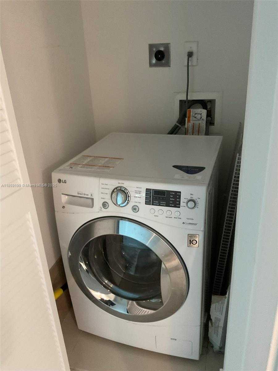 Small Image of 300 SOUTH BISCAYNE BLVD #T-3005, Miami Number 23